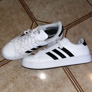 Adidas Women's Grand Court 2.0 Shoes